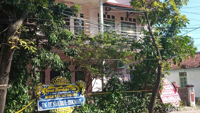 Mula Temuan Sekeluarga Dikubur di Indramayu: Gundukan Tanah Bau Busuk